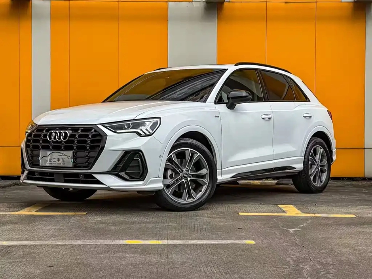 AUDI Q3  2022
