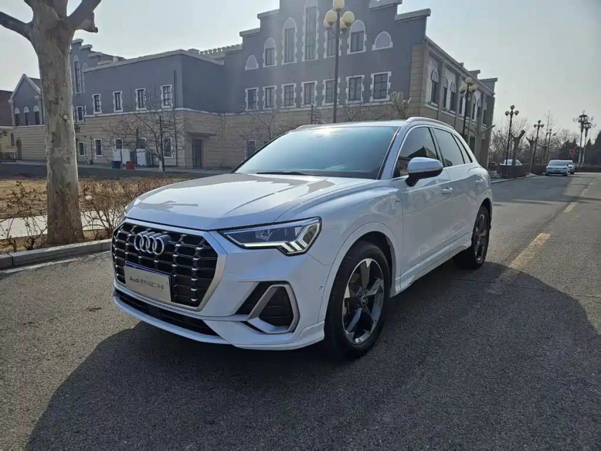 AUDI Q3