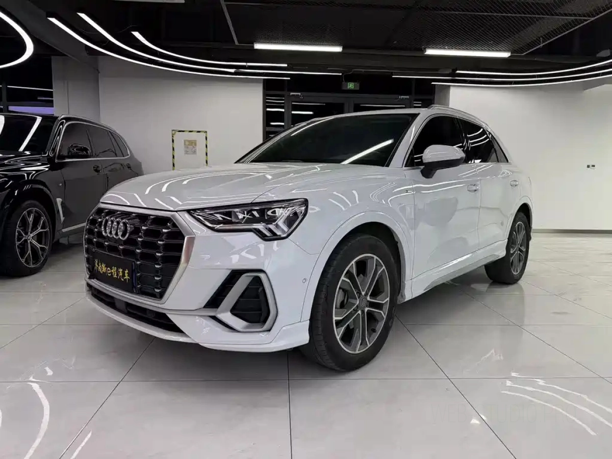 AUDI Q3  2021