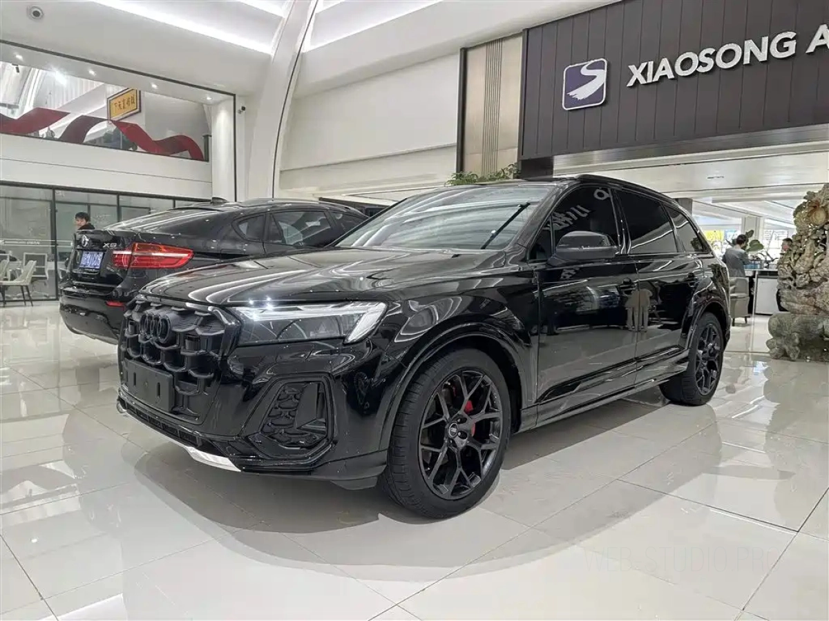 AUDI Q7  2025