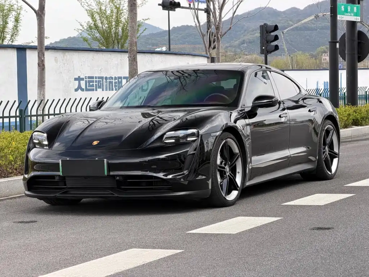 PORSCHE TAYCAN  2021