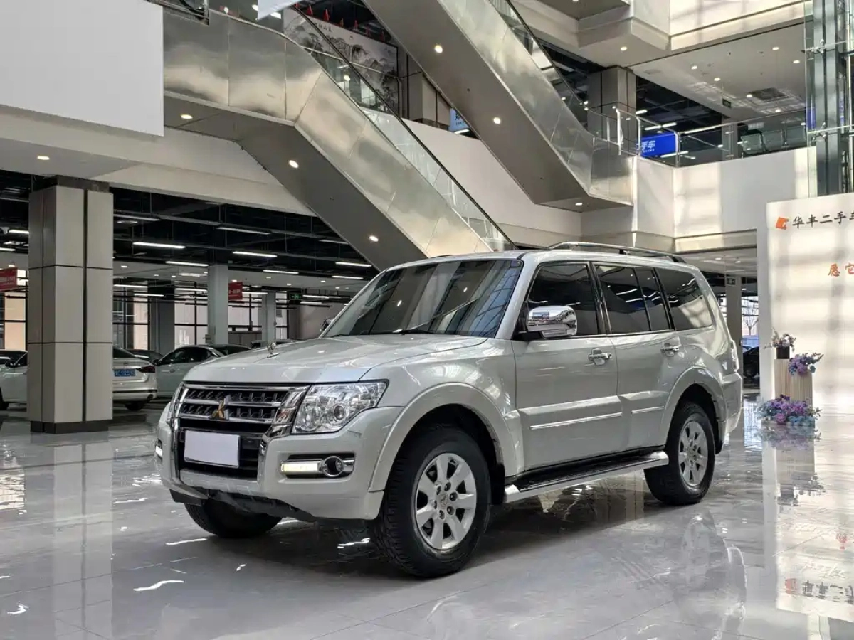 MITSUBISHI PAJERO IMPORT  2020