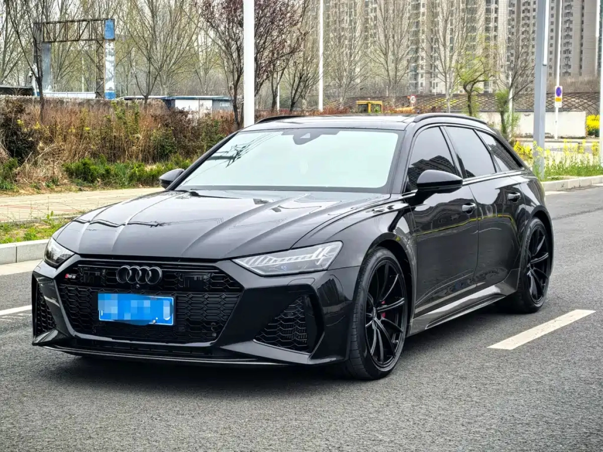 AUDI RS 6  2025