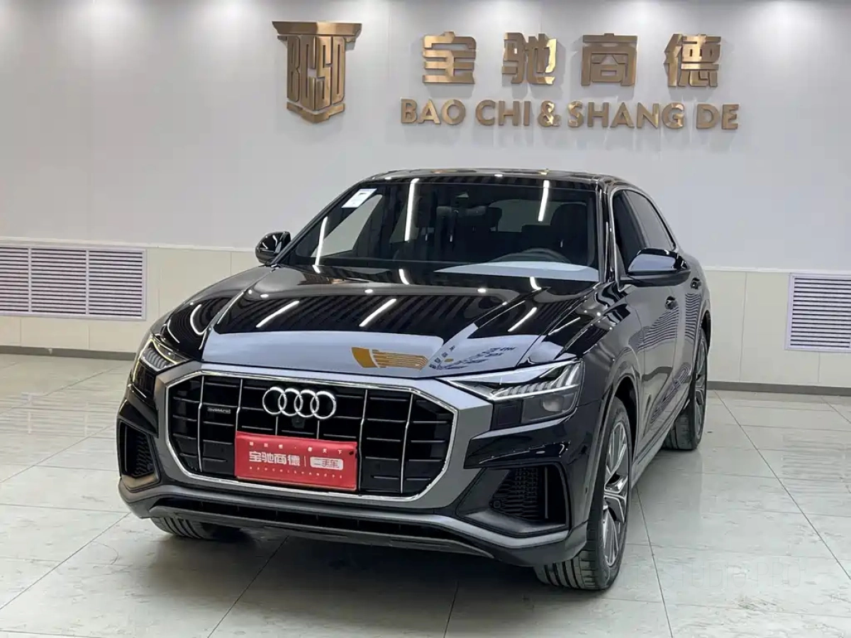 AUDI Q8  2021