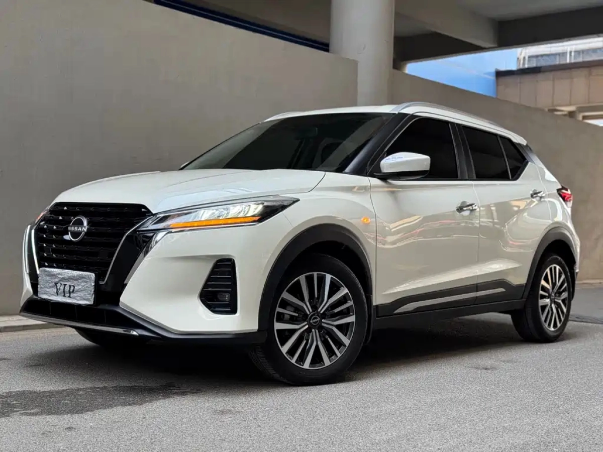 NISSAN KICKS  2023