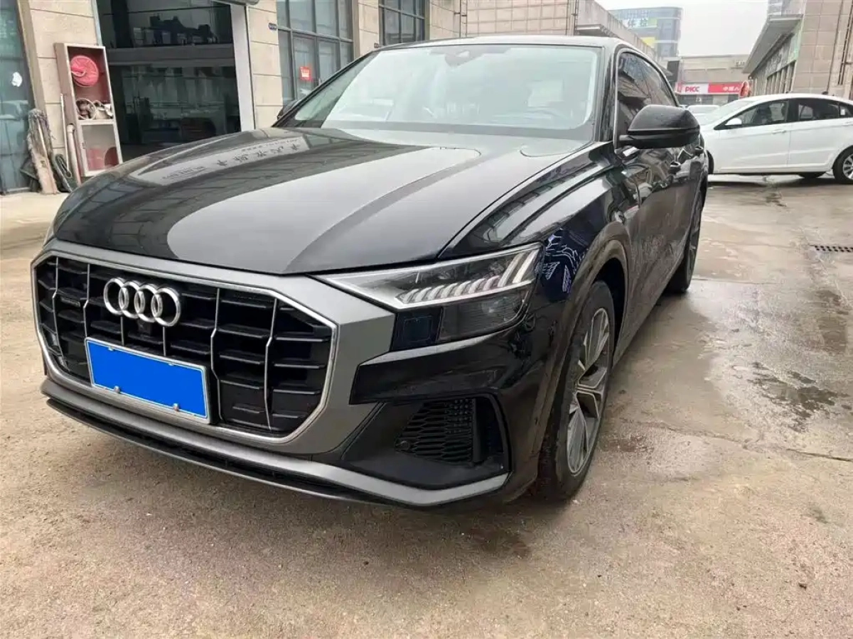 AUDI Q8  2023