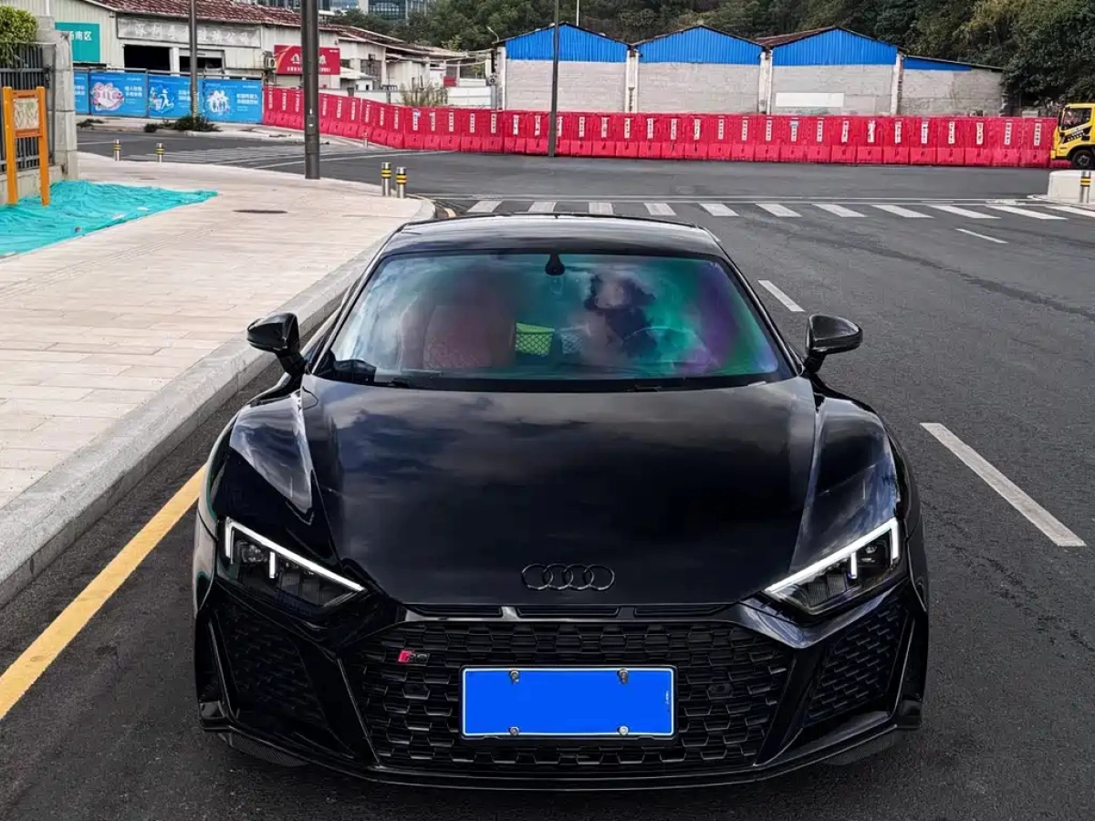 AUDI R8