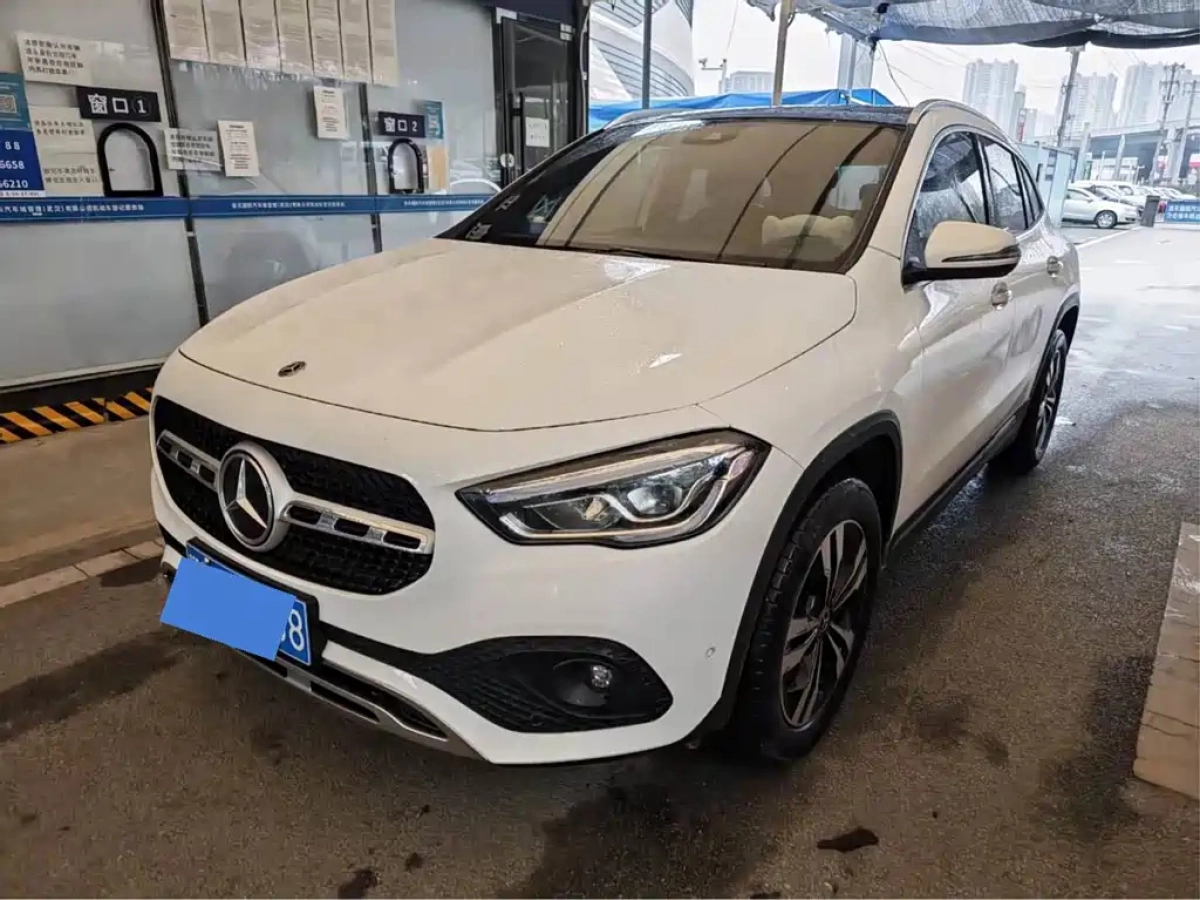 MERCEDES-BENZ GLA  2023