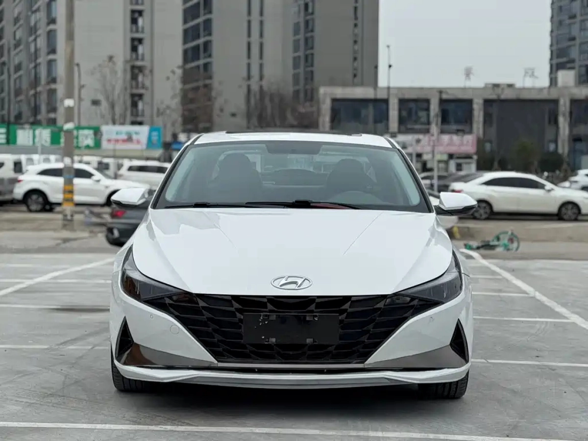 HYUNDAI ELANTRA
