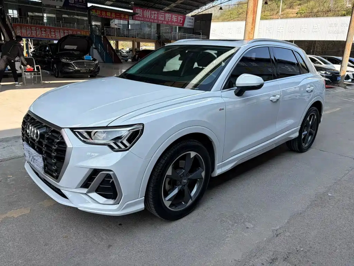 AUDI Q3  2021