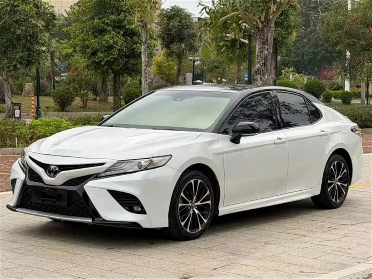 TOYOTA CAMRY  2019