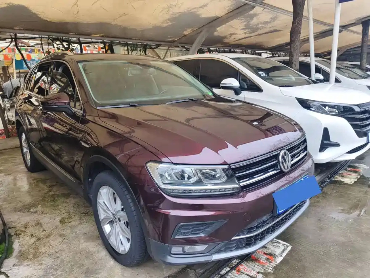 VOLKSWAGEN TIGUAN