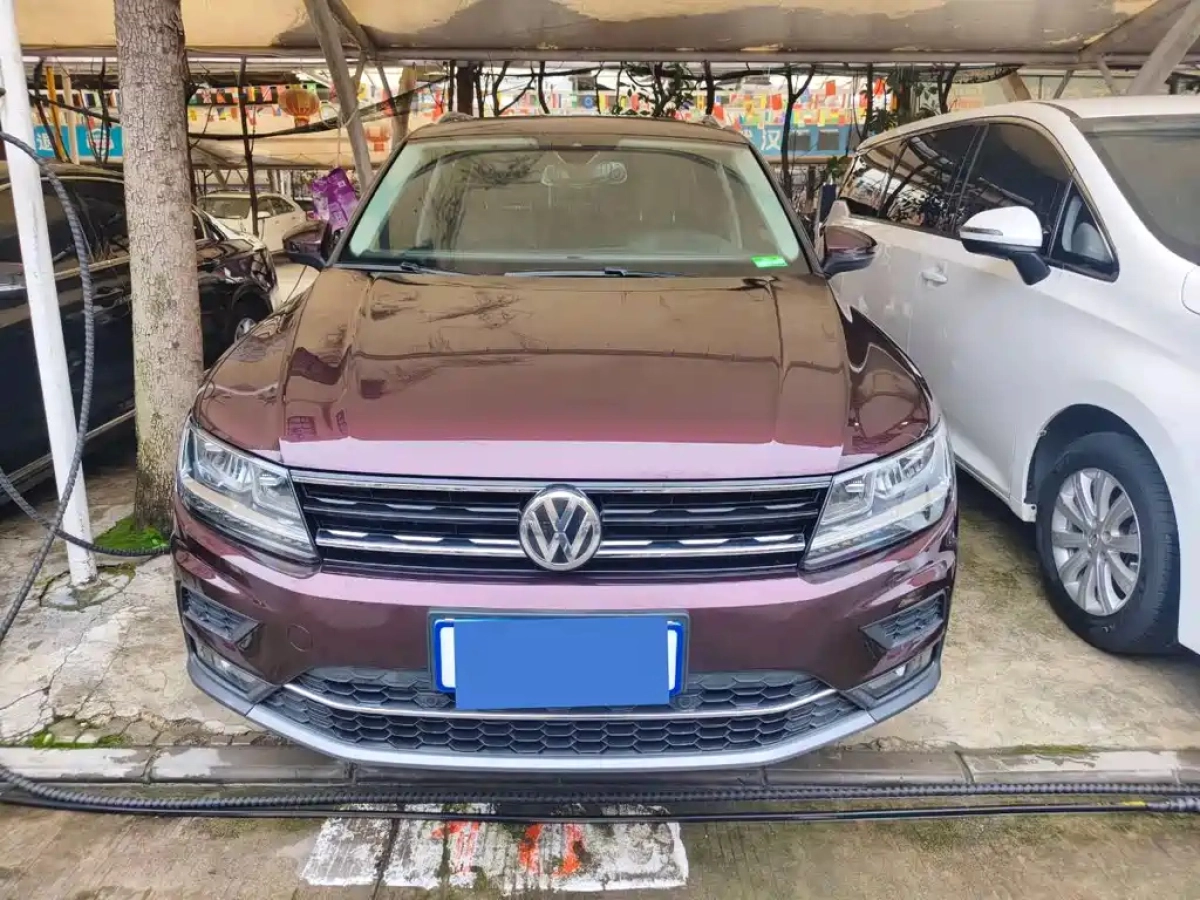 VOLKSWAGEN TIGUAN