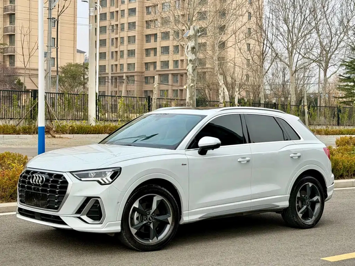 AUDI Q3  2023