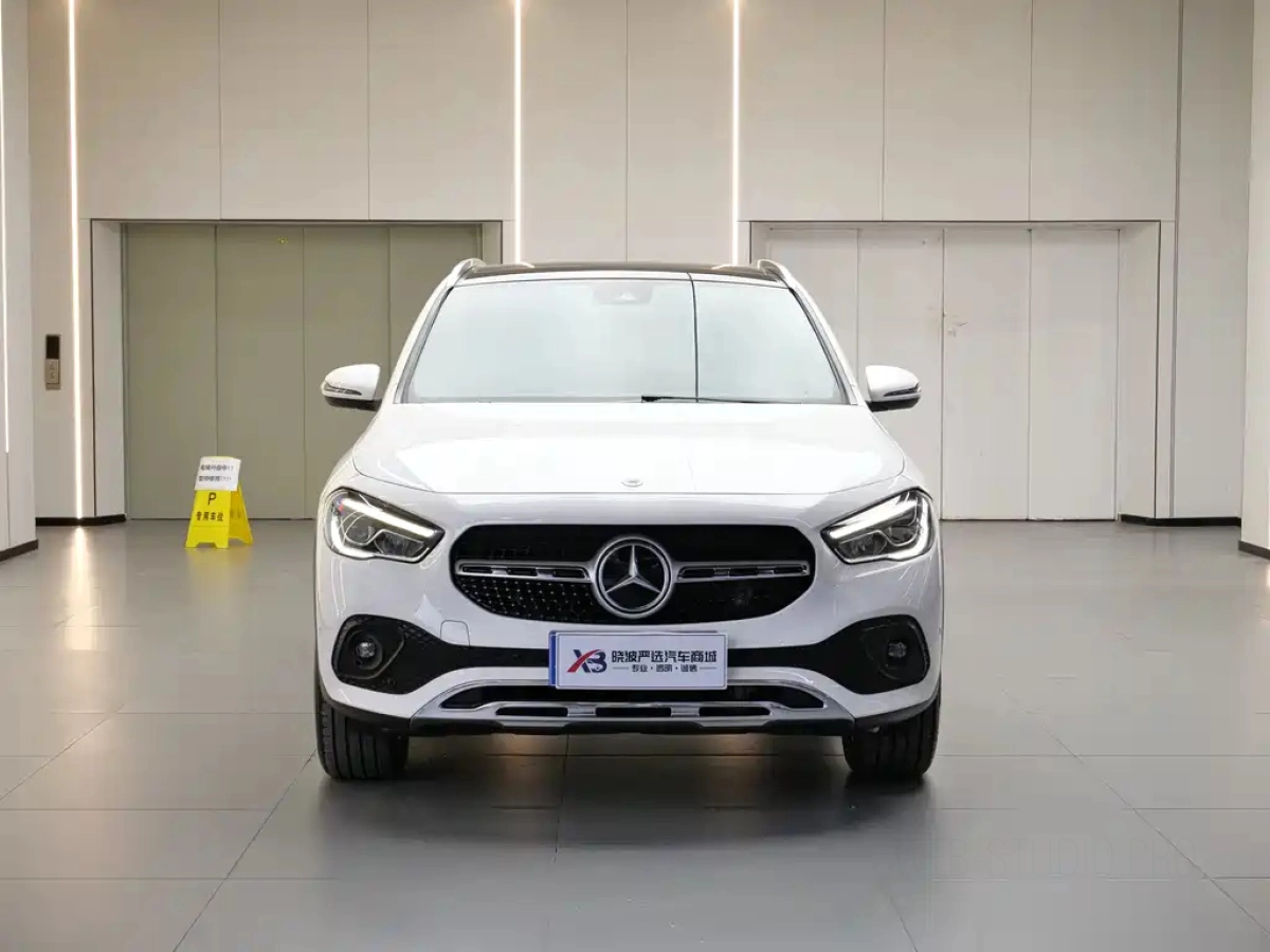 MERCEDES-BENZ GLA