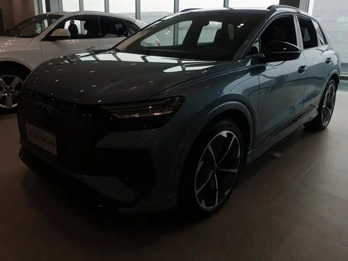 AUDI Q4 E-TRON  2024