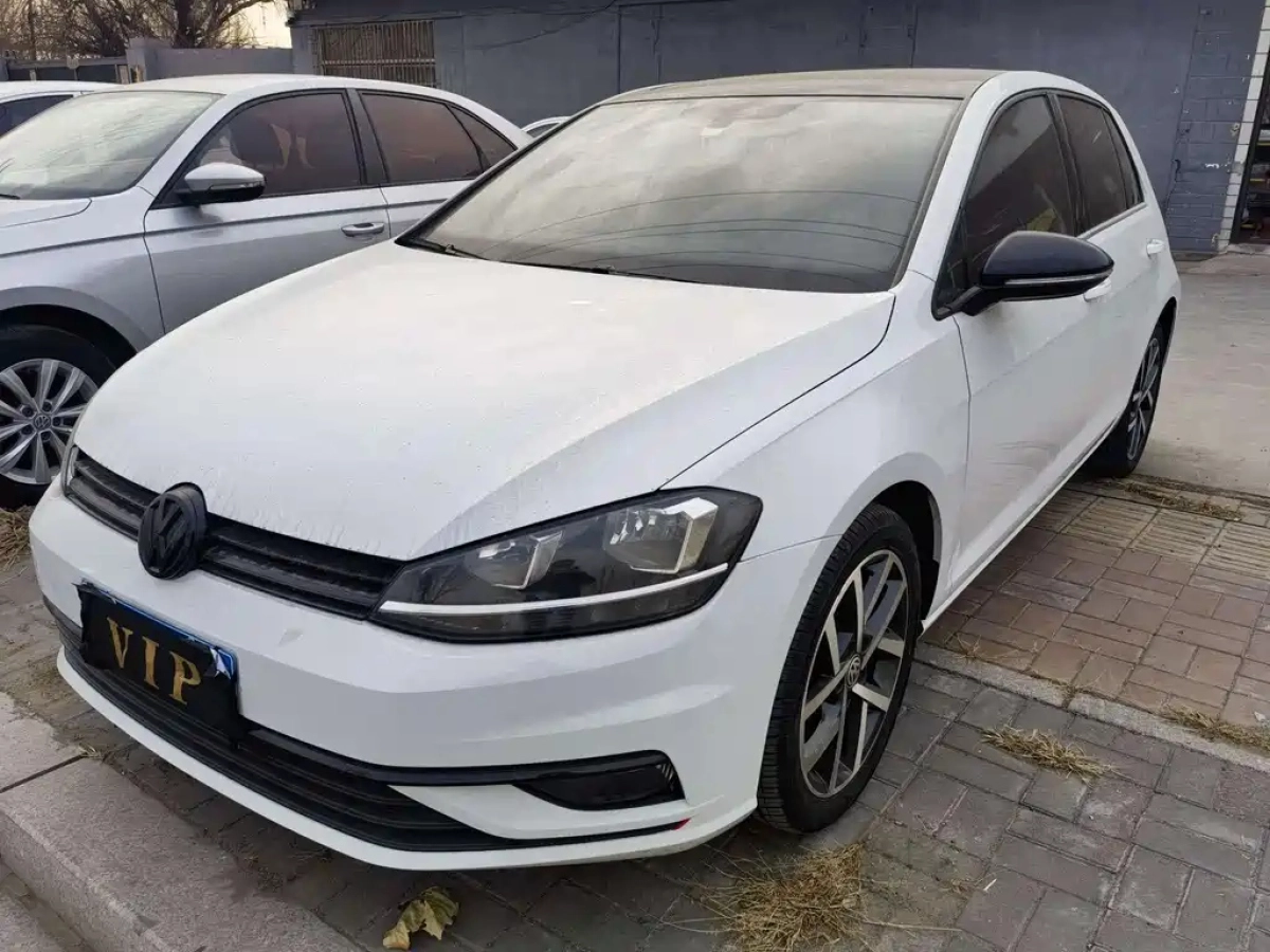 VOLKSWAGEN GOLF  2020