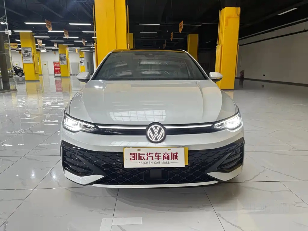 VOLKSWAGEN GOLF  2025