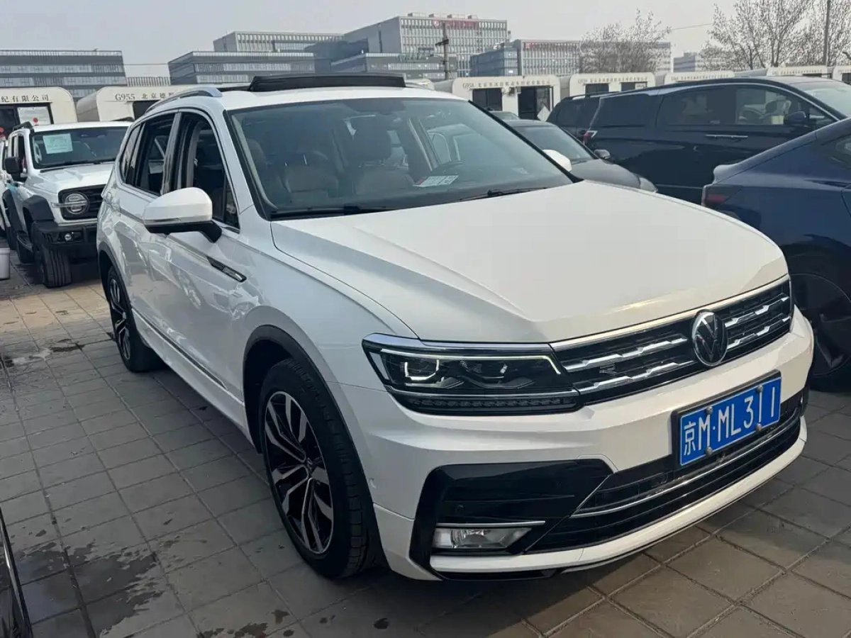 VOLKSWAGEN TIGUAN L