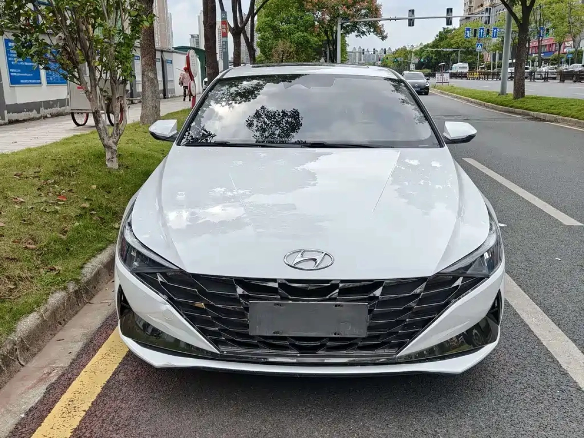 HYUNDAI ELANTRA