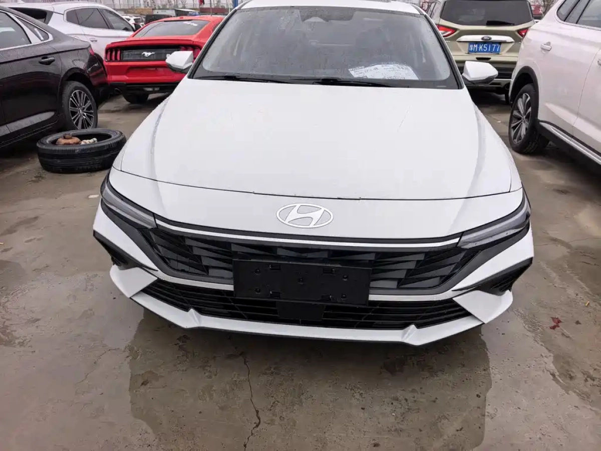 HYUNDAI ELANTRA