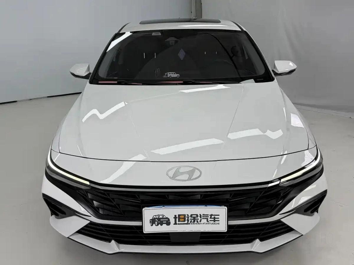 HYUNDAI ELANTRA