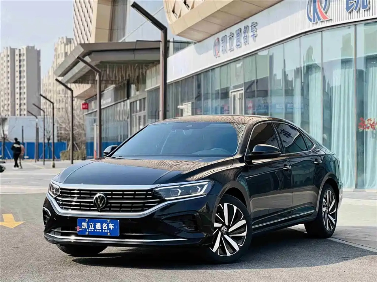 VOLKSWAGEN PASSAT  2024