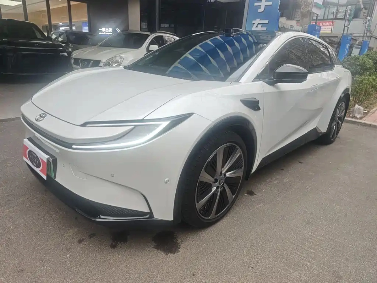 TOYOTA BZ5  2025