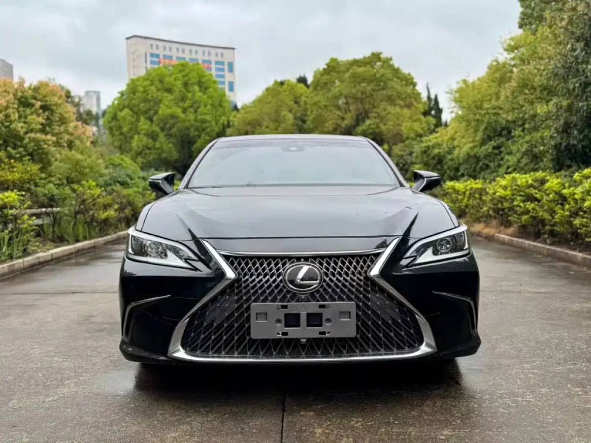 LEXUS ES  2020
