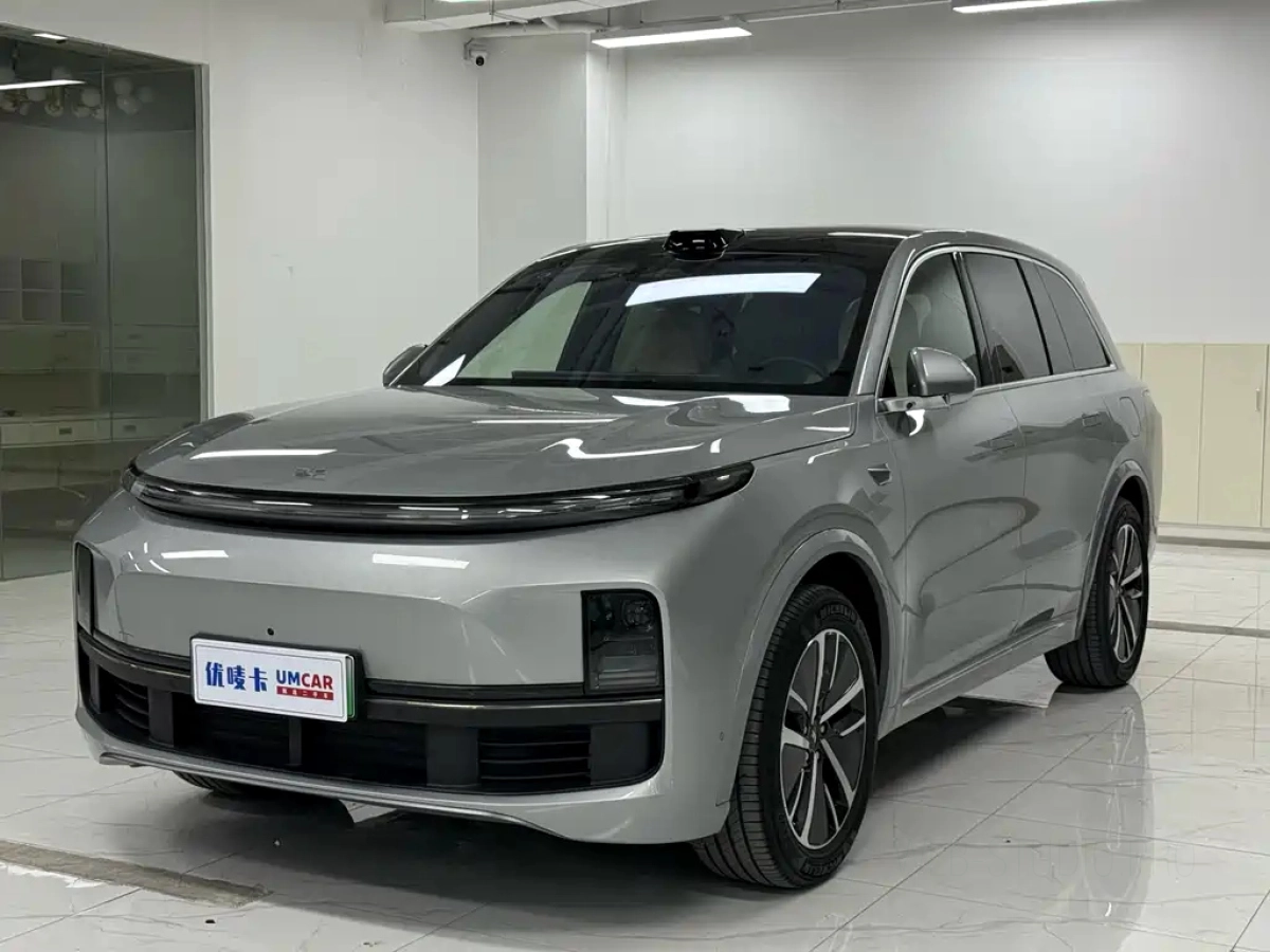 LI AUTO L8  2024