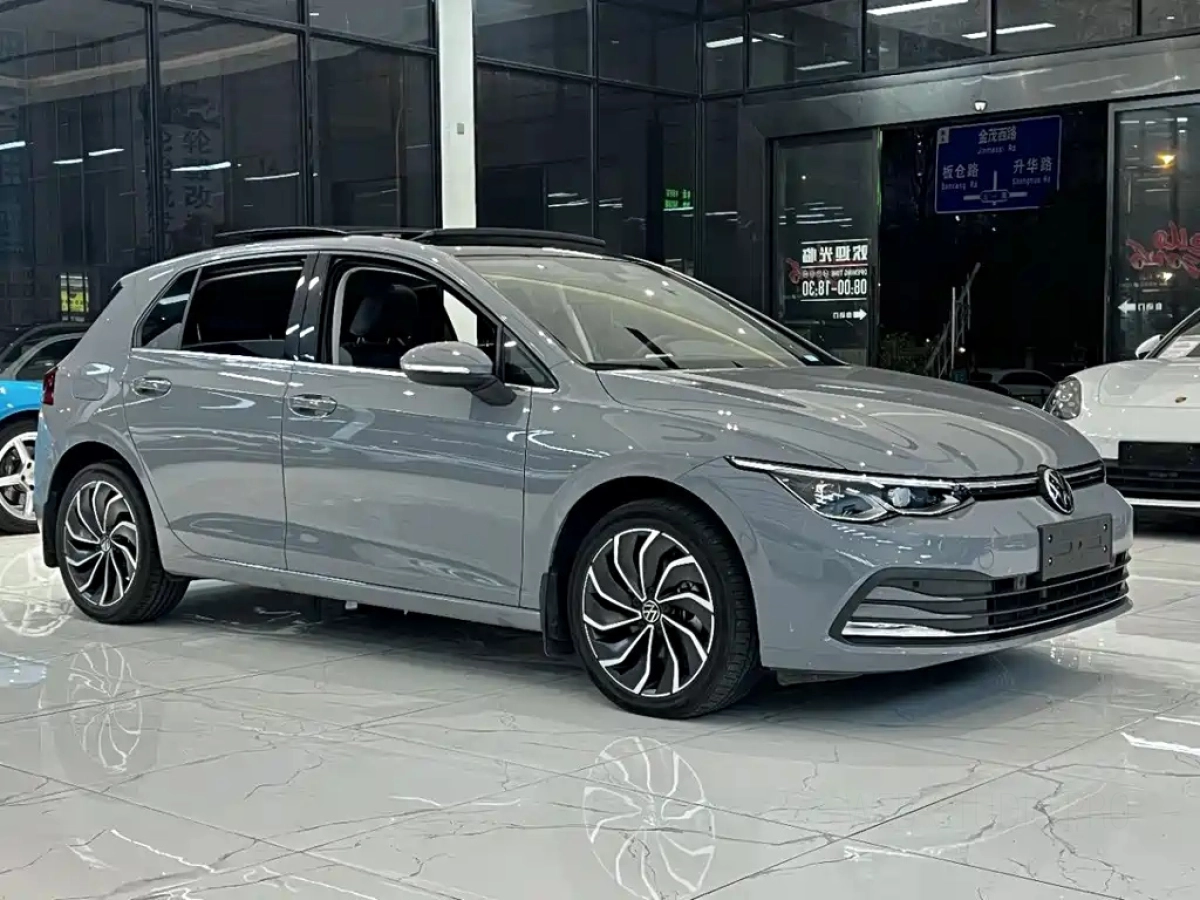 VOLKSWAGEN GOLF  2023