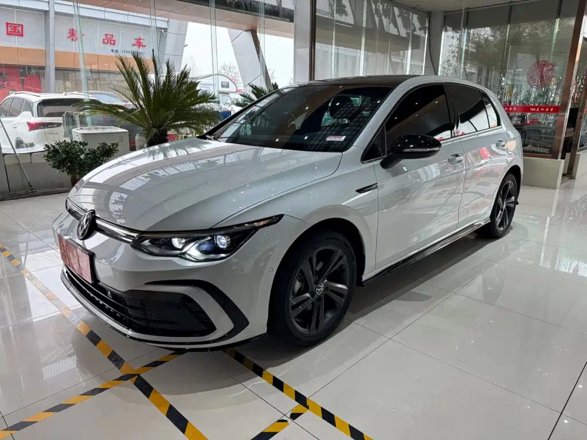 VOLKSWAGEN GOLF  2024