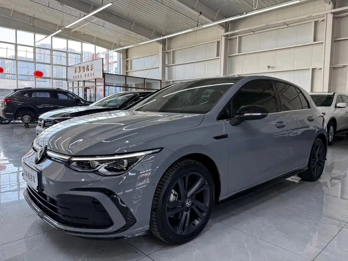 VOLKSWAGEN GOLF  2023