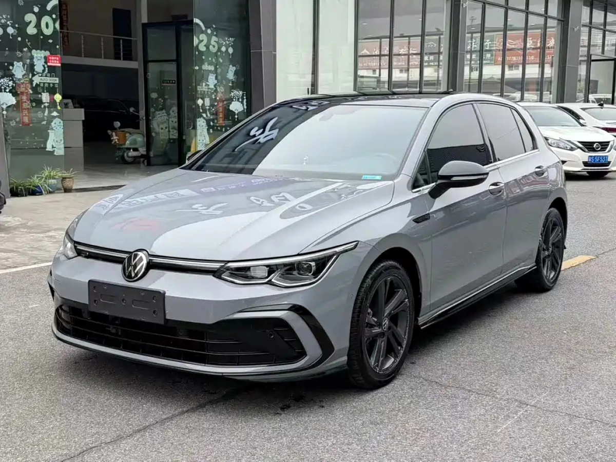 VOLKSWAGEN GOLF  2023