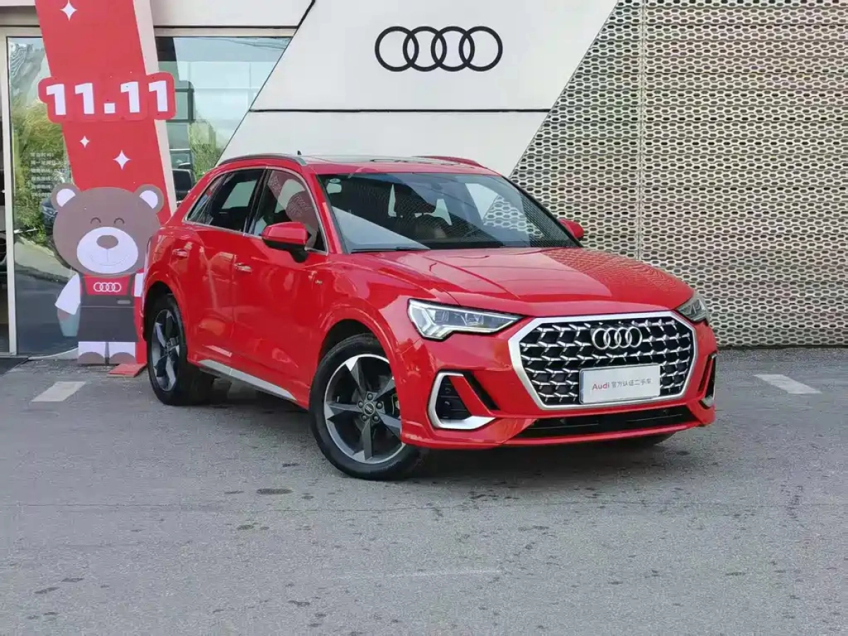 AUDI Q3