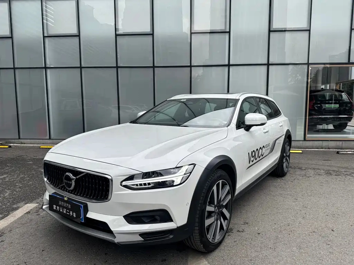 VOLVO V90  2025