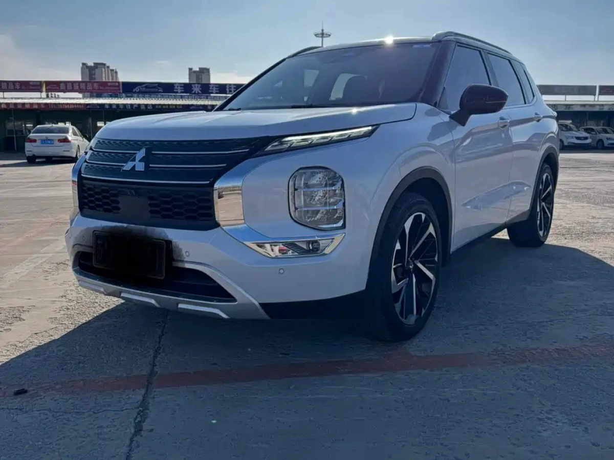 MITSUBISHI OUTLANDER  2023