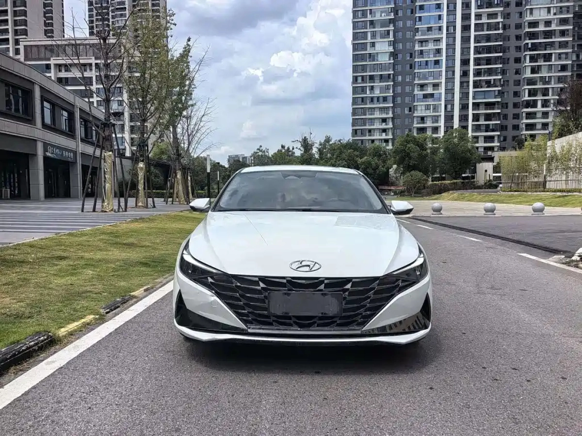 HYUNDAI ELANTRA