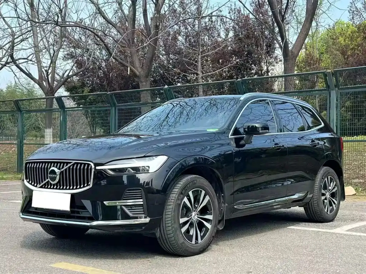 VOLVO XC60  2025