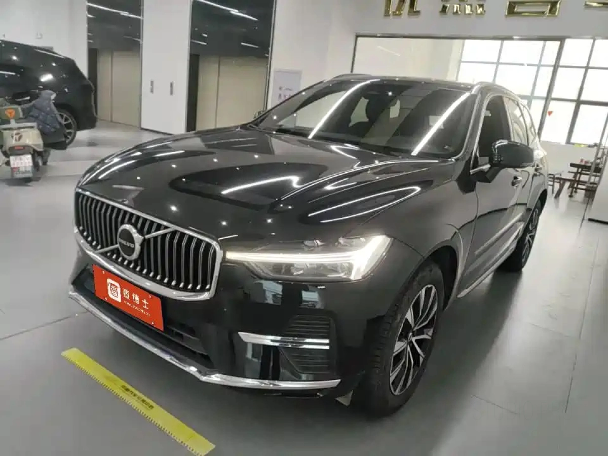 VOLVO XC60  2024