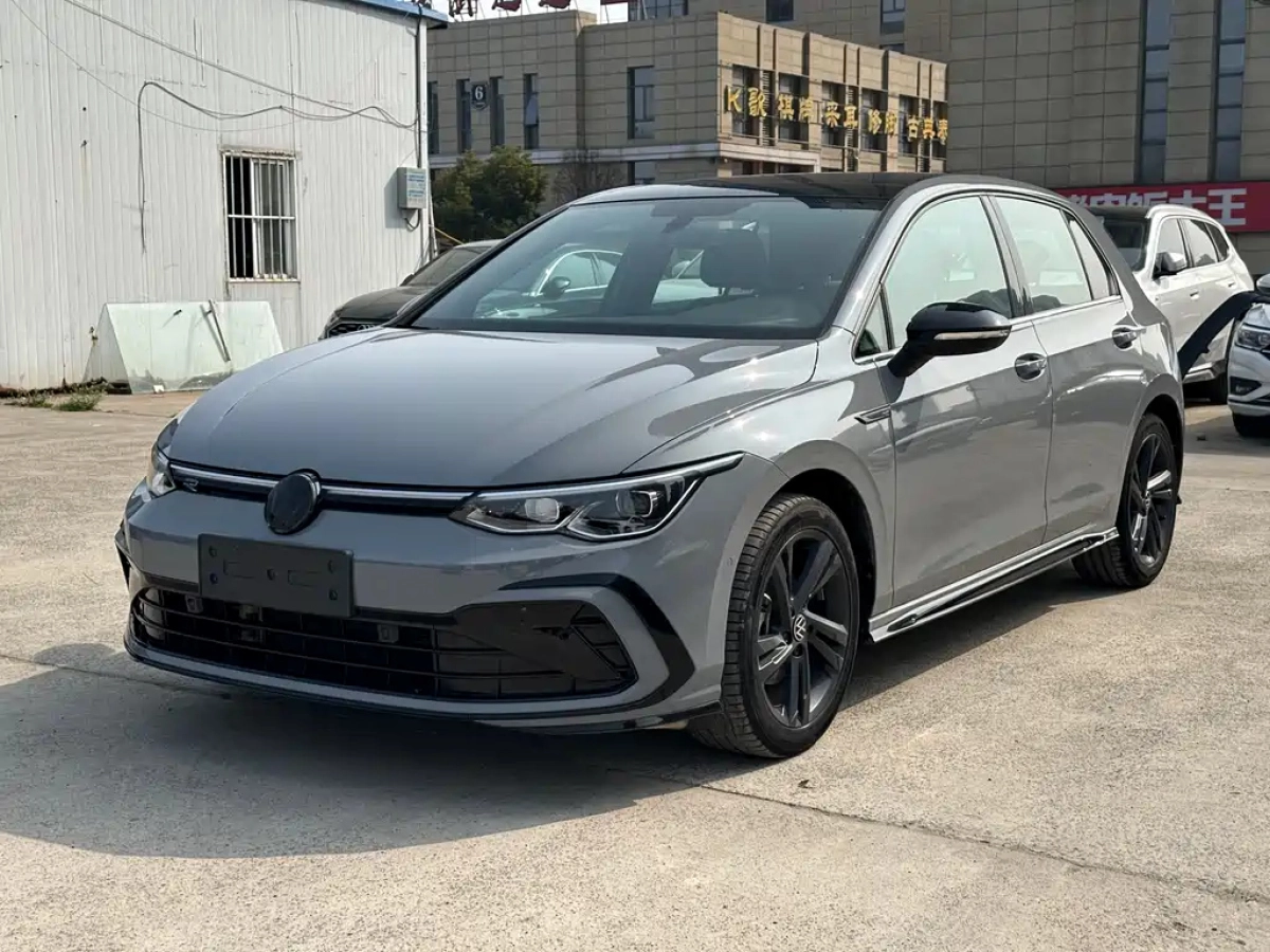 VOLKSWAGEN GOLF  2023