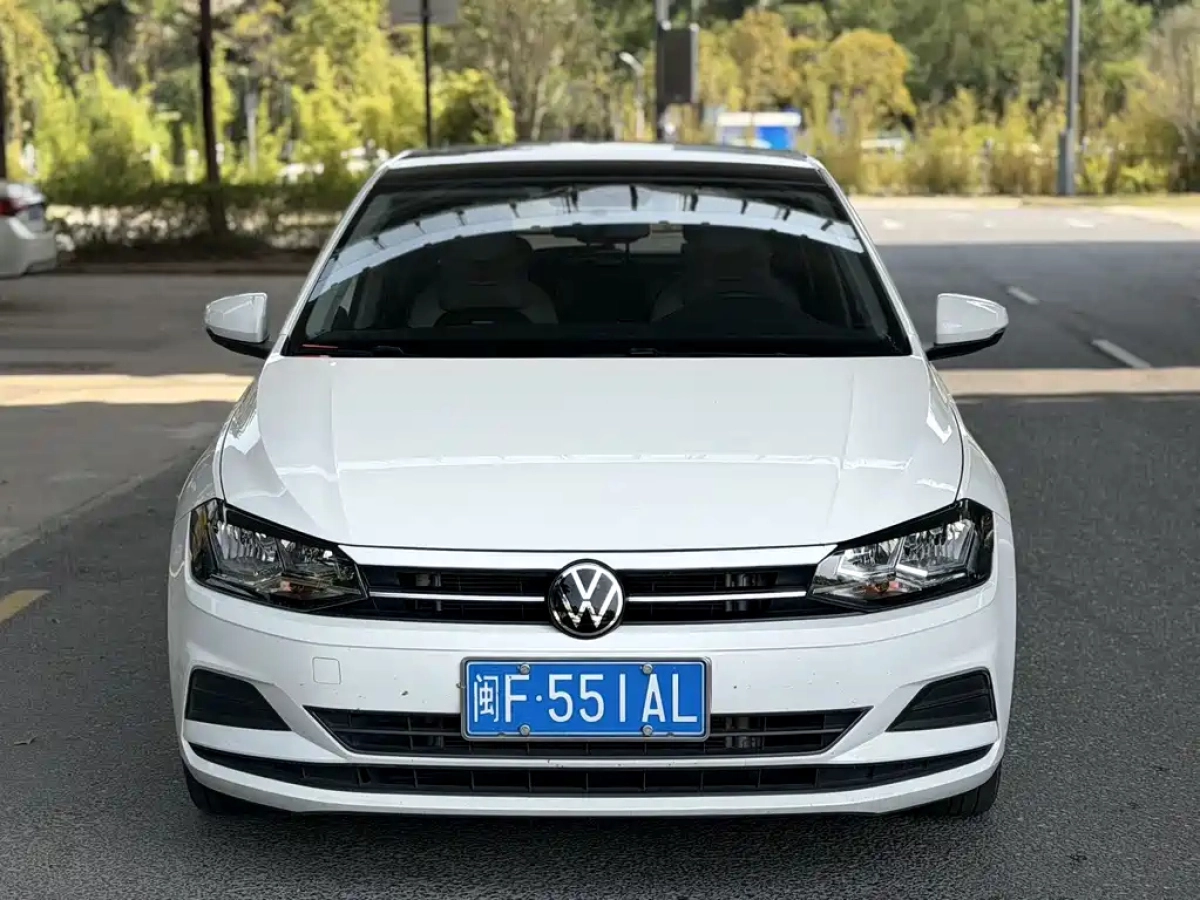 VOLKSWAGEN POLO