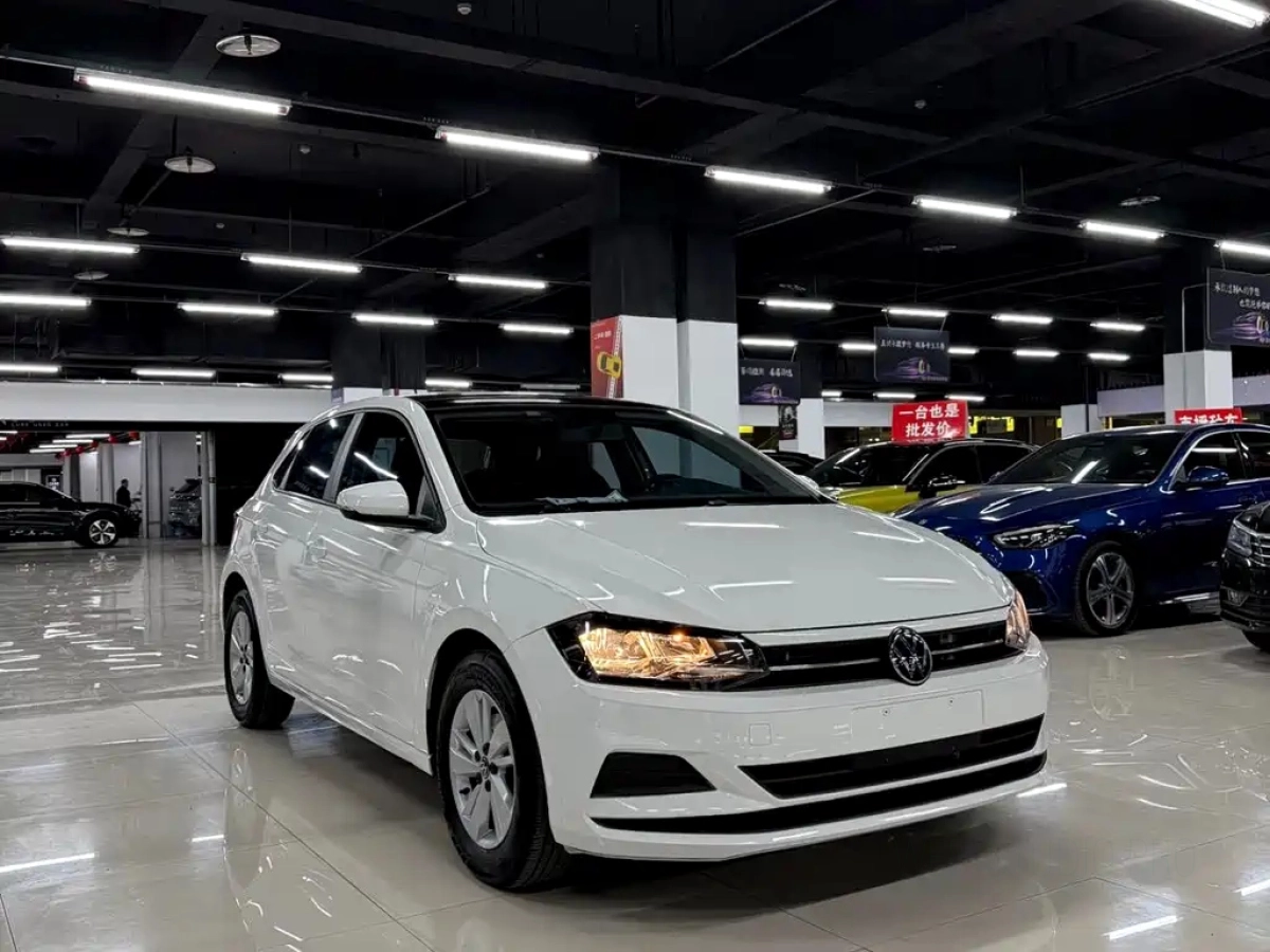 VOLKSWAGEN POLO