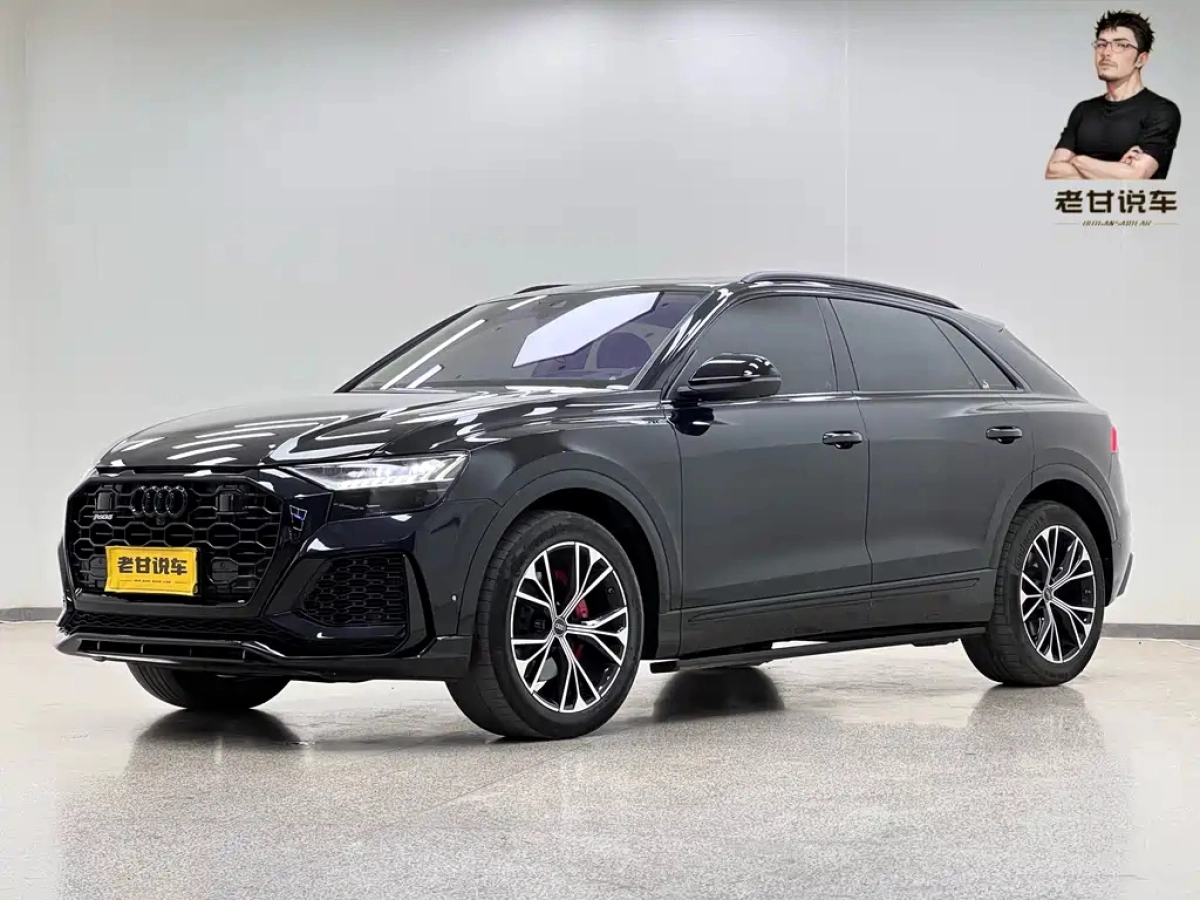 AUDI Q8  2022