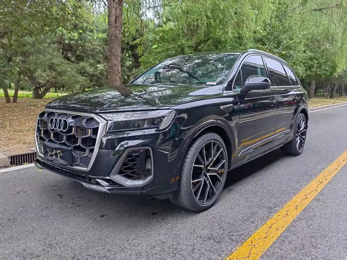 AUDI Q7  2025