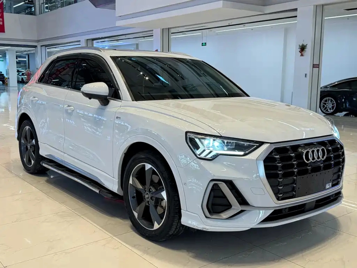 AUDI Q3  2022