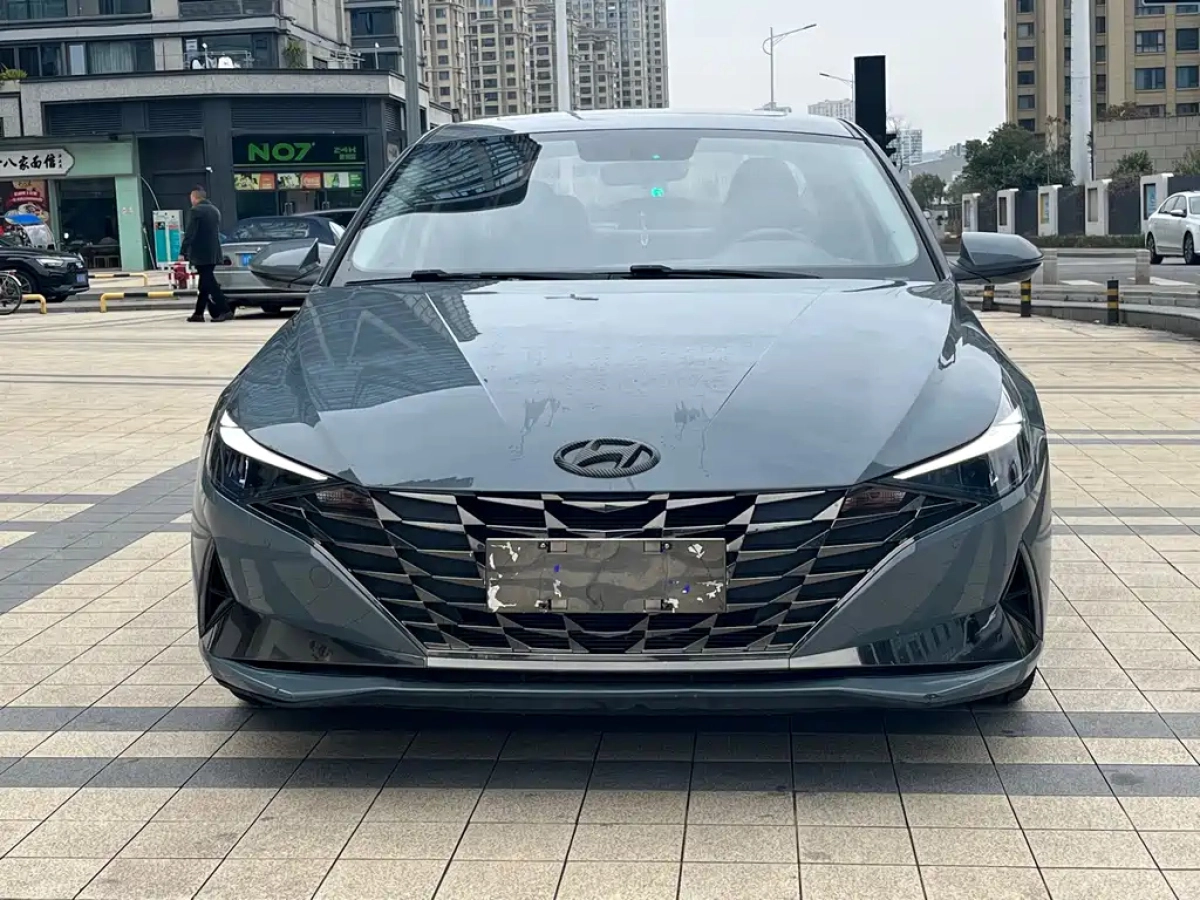 HYUNDAI ELANTRA