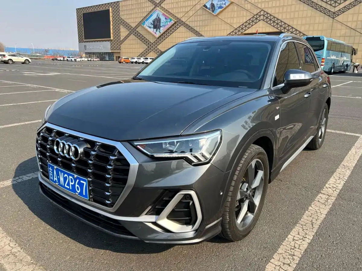 AUDI Q3  2022