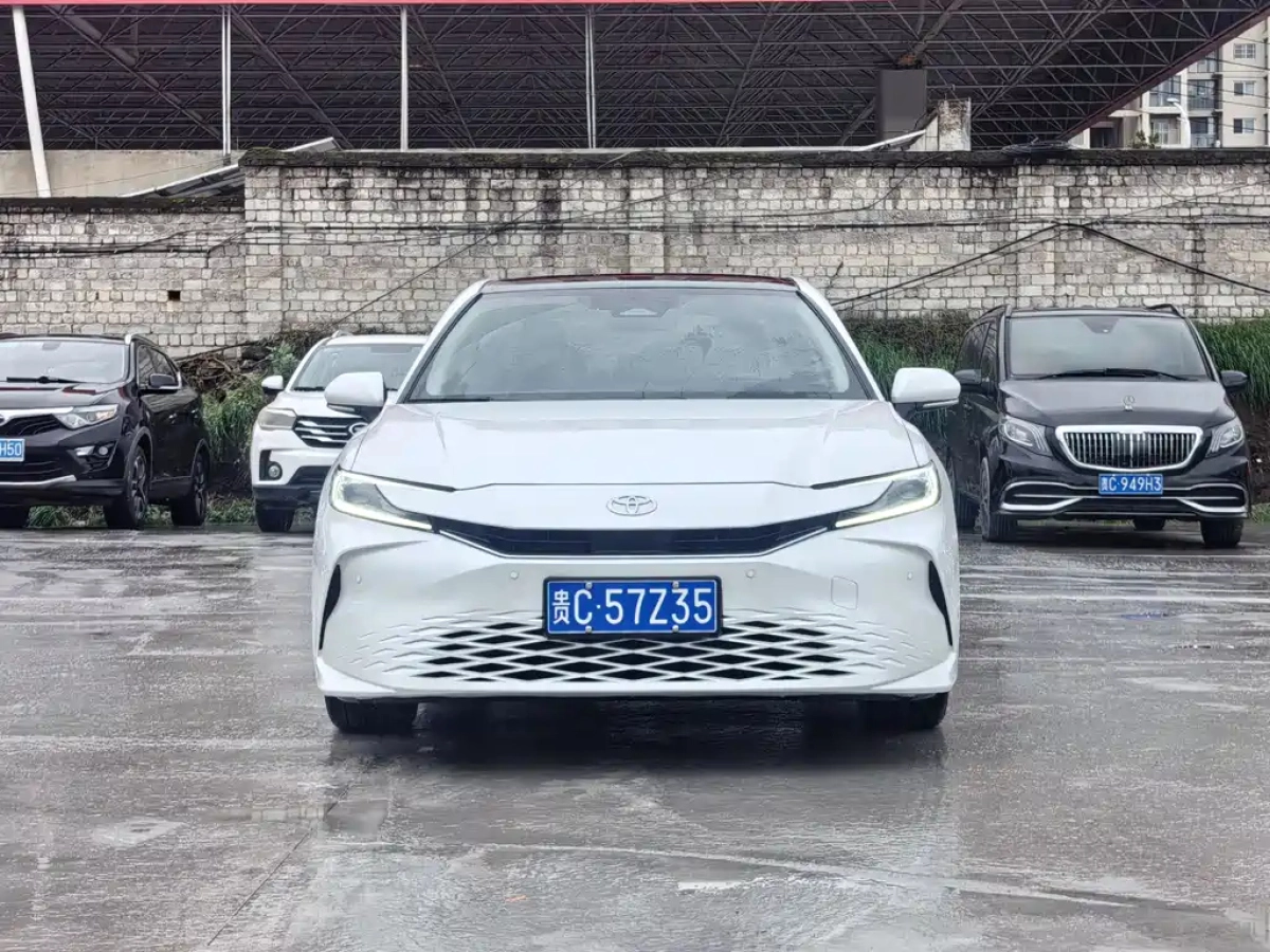 TOYOTA CAMRY  2024