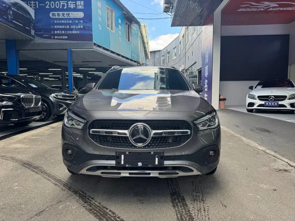 MERCEDES-BENZ GLA